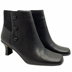 Cover Girl Black Boots Sz 6.5M